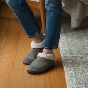 Sorel Ladies Nakiska Suede ®
Sherpa Lined
Slippers size 6